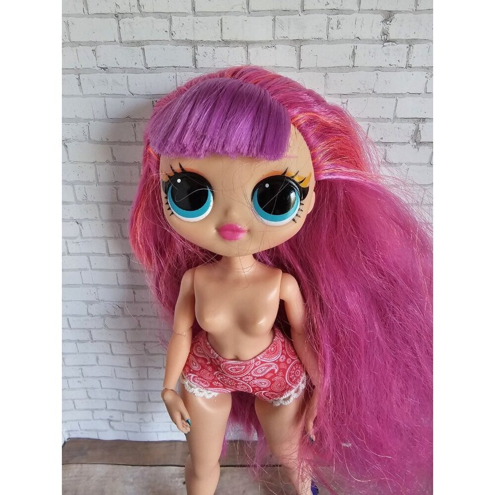LOL Surprise OMG Roller Chick Doll Pink Hair Series 3 Articulated Fashion Doll
